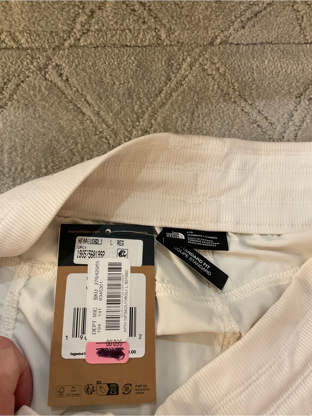 The North Face
Aphrodite 2.0 Water Resistant Drawstring Capri Pants - Picture 9 of 13